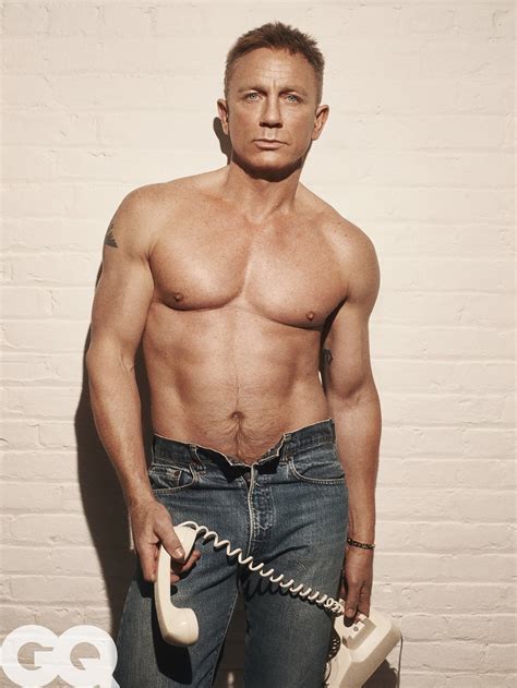 Daniel Craig Nude Photos & UNCENSORED Scenes!